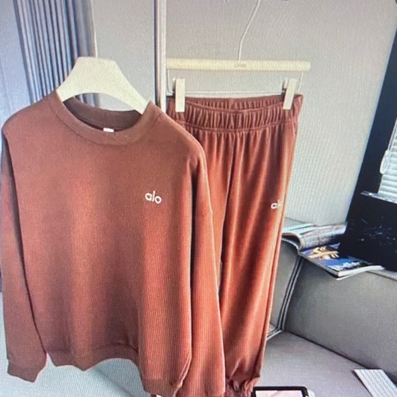ALO Yoga Sweaters - ALO Yoga Women's Crewneck Sweater and Jogger Set - Rust Brown Size S